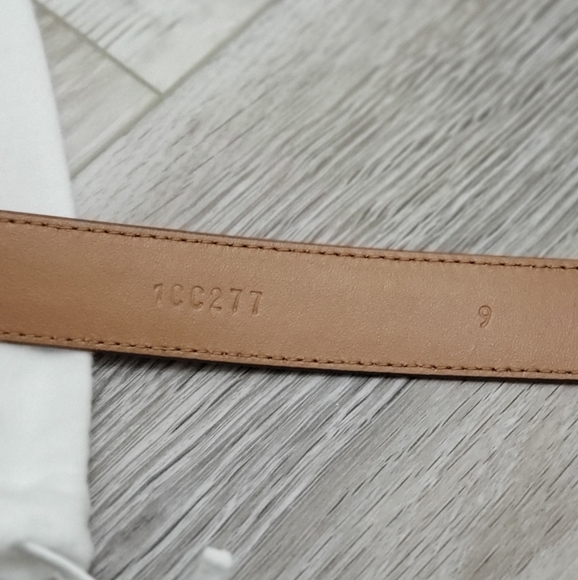 ***SOLD***100% Authentic Prada Round Logo Plate Belt brown - Picture 5 of 11